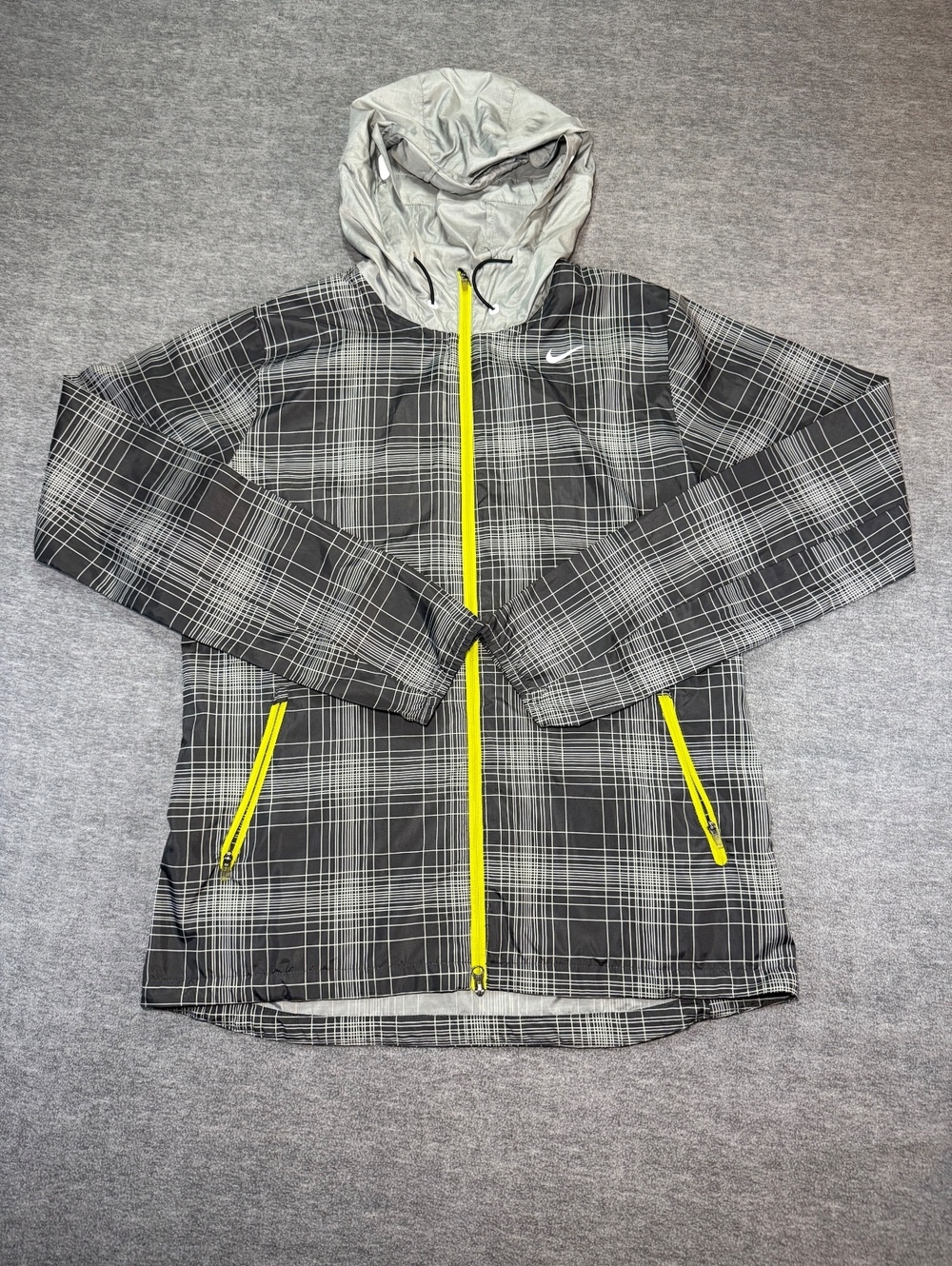 Nike Running Plaid Hooded Windbreaker Jacket Men’s M Black Gray Volt 446322-060